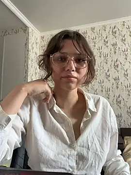 Yuna Gasai online show from 19, 5, 2026