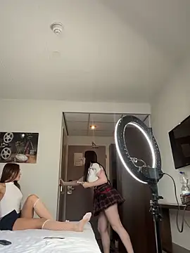 DoloresXO online show from 8, 6, 2026