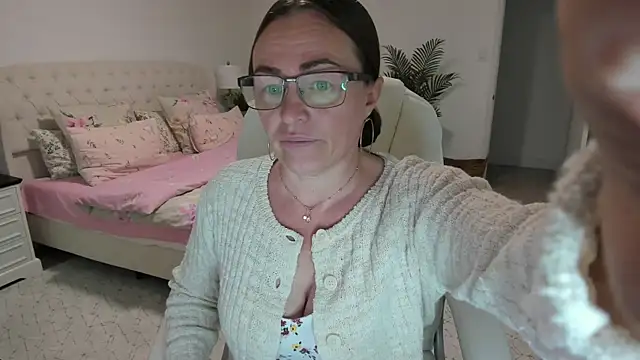 Snapshot of Vika73 chatting on 18, 6, 2026 Vika73 online show from 18, 6, 2026