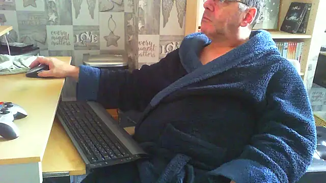 Snapshot of fatboy250 chatting on 19, 5, 2026 fatboy250 online show from 19, 5, 2026