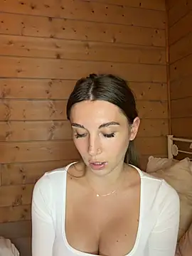 Snapshot of perrine_offf chatting on 17, 5, 2026 perrine offf online show from 17, 5, 2026