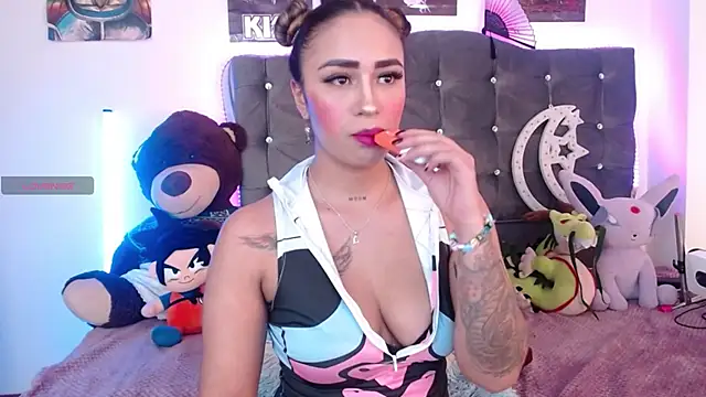 Snapshot of lunabritton chatting on 18, 7, 2026 lunabritton online show from 18, 7, 2026
