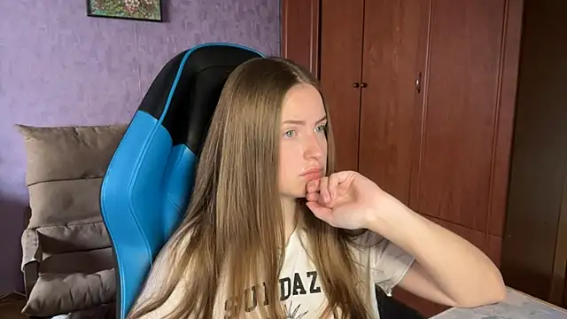 Snapshot of SilkSinner_ chatting on 18, 6, 2026 SilkSinner online show from 18, 6, 2026