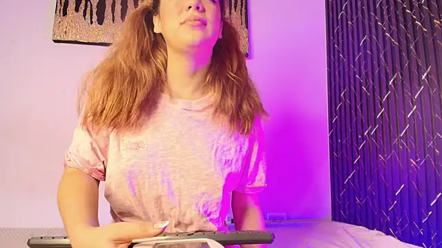Niina  queen online show from 7, 6, 2026