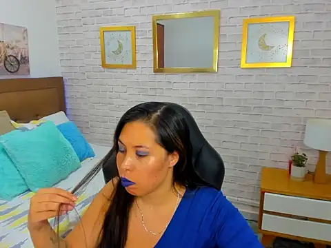 nikki nikoll online show from 28, 7, 2026