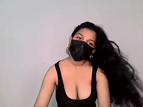 Snapshot of suzan_melly chatting on 9, 6, 2026 suzan melly online show from 9, 6, 2026