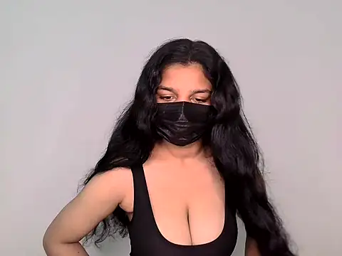 Snapshot of suzan_melly chatting on 12, 6, 2026 suzan melly online show from 12, 6, 2026