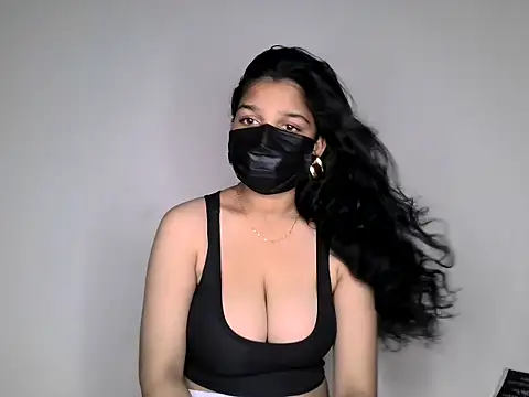 Snapshot of suzan_melly chatting on 16, 6, 2026 suzan melly online show from 16, 6, 2026