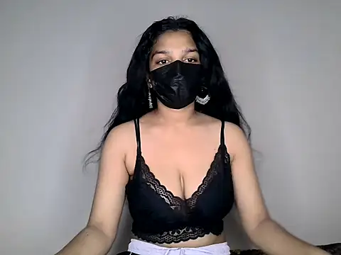 Snapshot of suzan_melly chatting on 20, 6, 2026 suzan melly online show from 20, 6, 2026