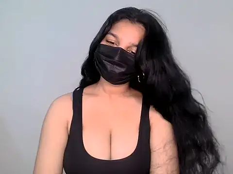 Snapshot of suzan_melly chatting on 24, 6, 2026 suzan melly online show from 24, 6, 2026