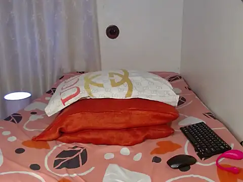 ZoeTracy online show from 11, 7, 2026