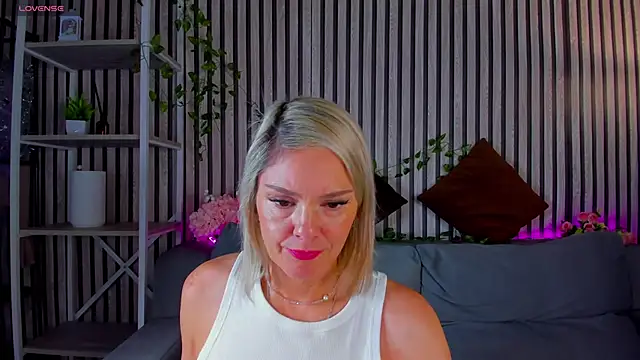 Snapshot of Betty_Brock chatting on 7, 6, 2026 Betty Brock online show from 7, 6, 2026