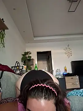 Snapshot of CurvyyMomy chatting on 11, 7, 2026 CurvyyMomy online show from 11, 7, 2026