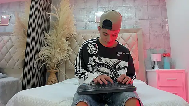 wesley boyy  online show from 25, 5, 2026