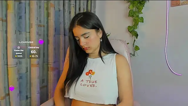 Snapshot of Zoe_Queens chatting on 8, 7, 2026 Zoe Queens online show from 8, 7, 2026