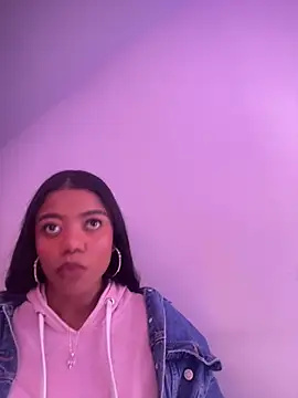 Ariana roxe  online show from 24, 7, 2026