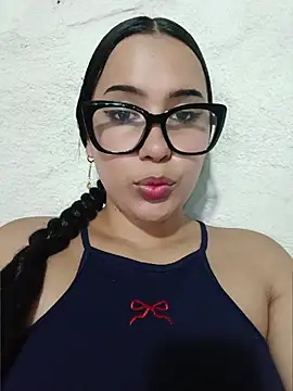 shantall cute online show from 1, 7, 2026