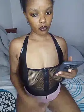 Snapshot of creamiequeen chatting on 1, 6, 2026 creamiequeen online show from 1, 6, 2026