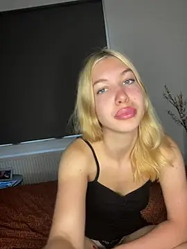 Snapshot of MilaaXOO chatting on 14, 7, 2026 MilaaXOO online show from 14, 7, 2026