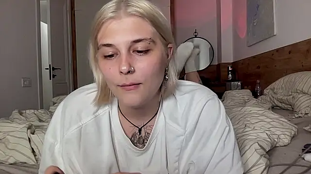 Snapshot of Ella_Bloom chatting on 15, 7, 2026 Ella Bloom online show from 15, 7, 2026