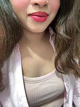 Snapshot of Yours_riya11 chatting on 5, 7, 2026 Yours riya11 online show from 5, 7, 2026