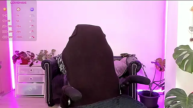 LindaWhite  online show from 11, 3, 2025