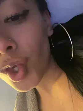 Skinytwin online show from 2, 6, 2026