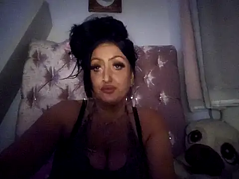 Snapshot of Angeldevlin81 chatting on 17, 6, 2026 Angeldevlin81 online show from 17, 6, 2026
