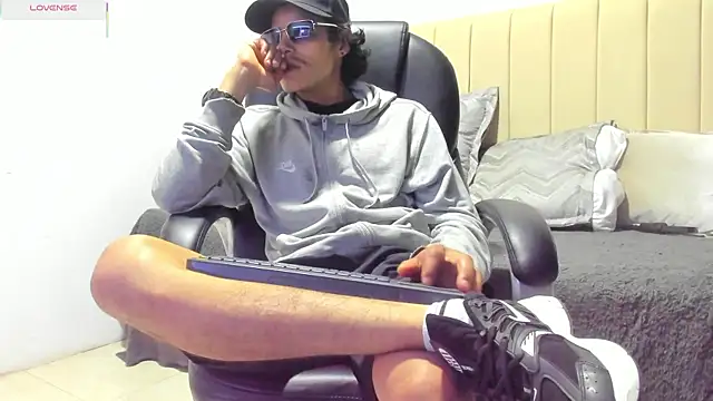 Snapshot of tommyhot7 chatting on 23, 7, 2026 tommyhot7 online show from 23, 7, 2026