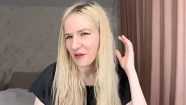 Snapshot of KeraZwart chatting on 19, 7, 2026 KeraZwart online show from 19, 7, 2026