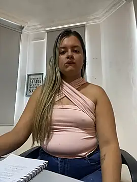 Snapshot of azulskyer chatting on 3, 7, 2026 azulskyer online show from 3, 7, 2026