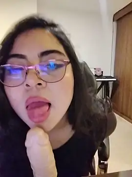 Snapshot of Roxxy_Sade chatting on 19, 6, 2026 Roxxy Sade online show from 19, 6, 2026