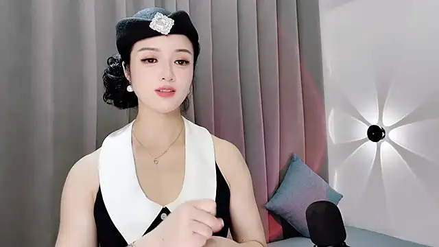 Momo-Wow online show from 18, 6, 2026