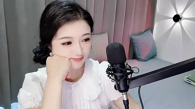 Momo-Wow online show from 21, 6, 2026