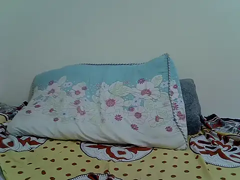 Snapshot of freakypetite chatting on 19, 6, 2026 freakypetite online show from 19, 6, 2026