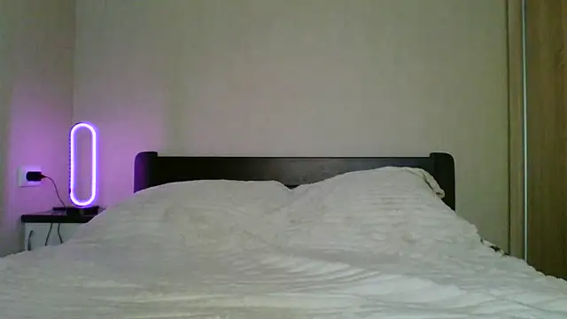 elliza snow online show from 28, 7, 2026