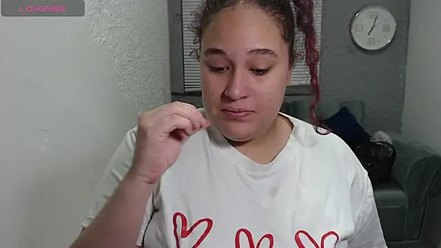 Snapshot of leilasosexy chatting on 9, 7, 2026 leilasosexy online show from 9, 7, 2026