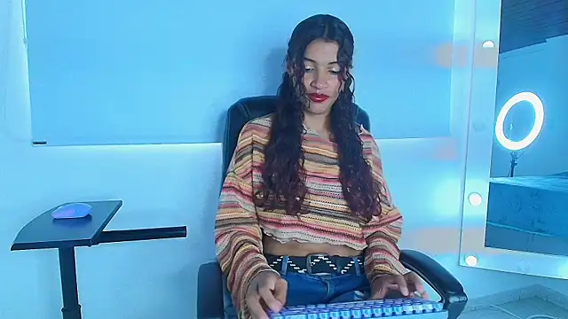 Snapshot of Aylin_valerie chatting on 23, 6, 2026 Aylin valerie online show from 23, 6, 2026