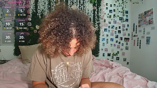 LyraCovee online show from 28, 7, 2026