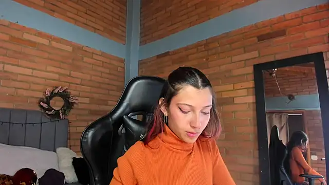 Snapshot of Emma_belley chatting on 13, 6, 2026 Emma belley online show from 13, 6, 2026