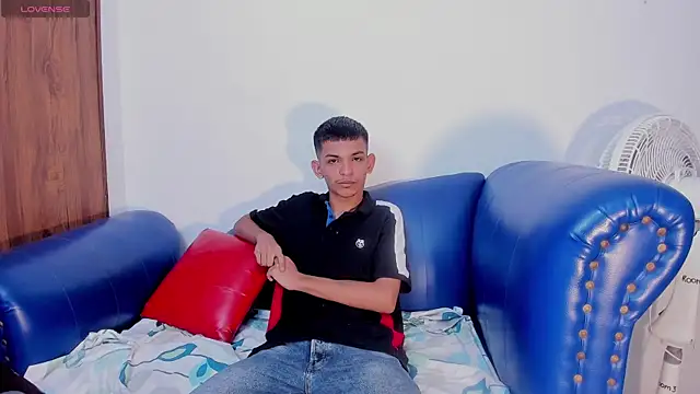 Snapshot of littlecum18 chatting on 21, 6, 2026 littlecum18 online show from 21, 6, 2026