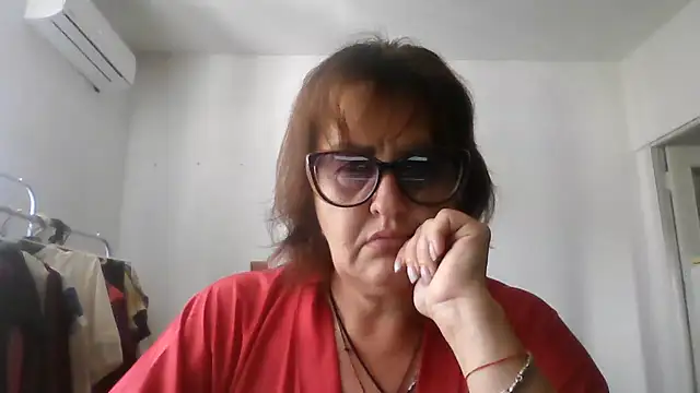 Snapshot of ErikaXShine chatting on 3, 8, 2026 ErikaXShine online show from 3, 8, 2026
