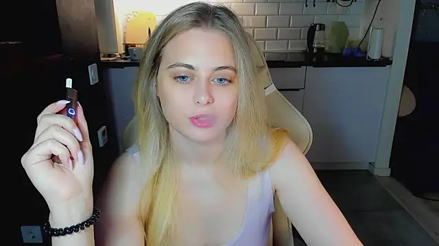 blonde kellyy online show from 14, 7, 2026