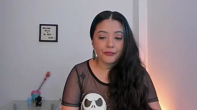 LauraToro  online show from 24, 2, 2026