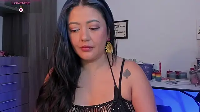 LauraToro  online show from 4, 5, 2026