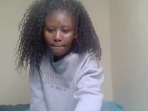Snapshot of cute_bee chatting on 13, 7, 2026 cute bee online show from 13, 7, 2026