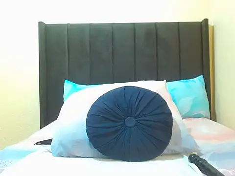 Snapshot of NaughtyLuux12 chatting on 12, 6, 2026 NaughtyLuux12 online show from 12, 6, 2026