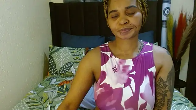 Snapshot of NaughtyLuux12 chatting on 23, 7, 2026 NaughtyLuux12 online show from 23, 7, 2026