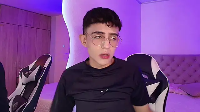 Eithan  wolf online show from 26, 6, 2026