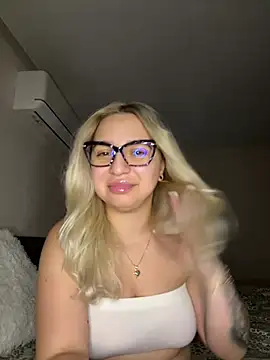 Snapshot of xLexi chatting on 3, 7, 2026 xLexi online show from 3, 7, 2026